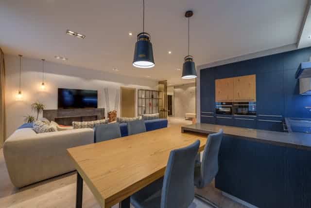 Ανακαίνιση Airbnb διαμερίσματος με μοντέρνο design και λειτουργικότητα
